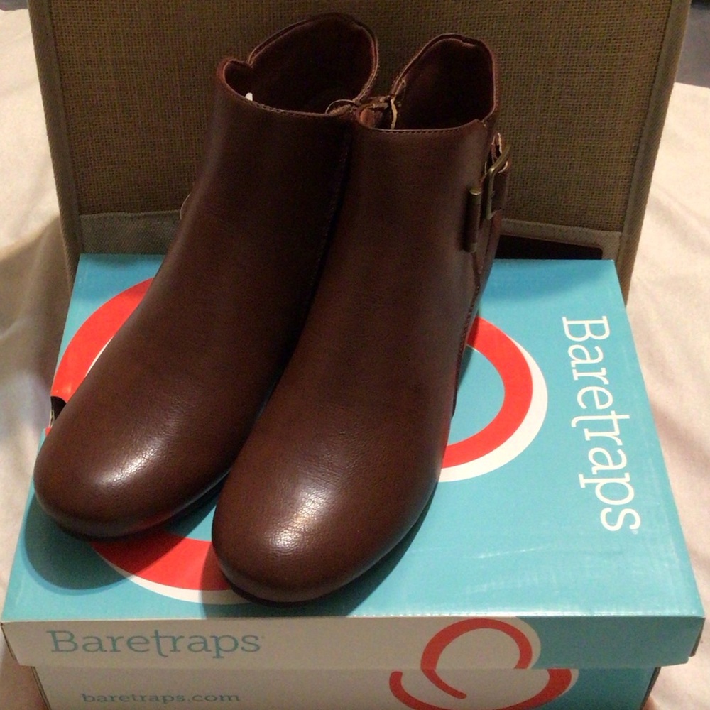 NWT BareTraps Chestnut Brown Ankle Boots 9 1/2